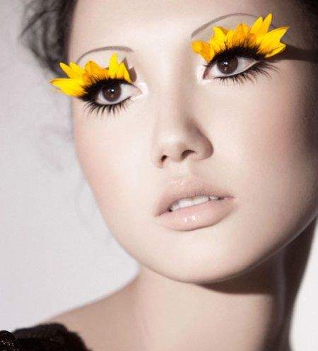 25+ Coolest Floral Makeup Looks