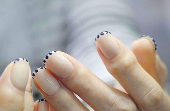 Minimal Nails: Dots