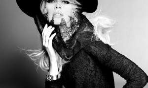 Claudia Schiffer by Tom Munro for Vogue Spain