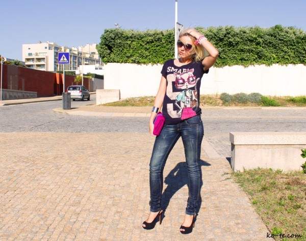 High-heel shoes look good with jeans