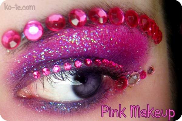 Pink makeup for blue eyes