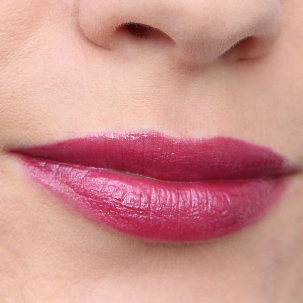 Блеск для губ Burberry Lip Glow #17 Bright Plum и помада Rimmel Lasting Finish Lipstick 084 Amethyst Shimmer